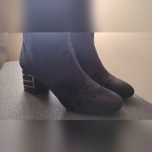 Women's ankle boots size 10